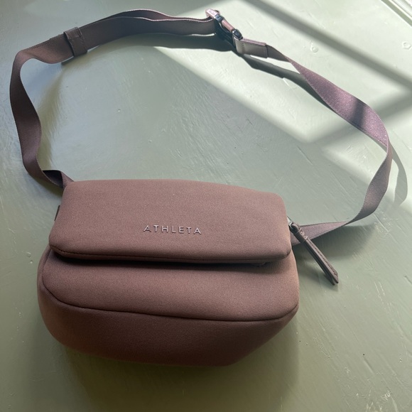 Athleta Handbags - Athleta magnetic crossbody bag